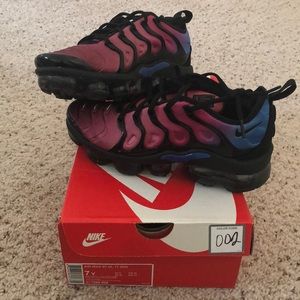 Vapormax plus.